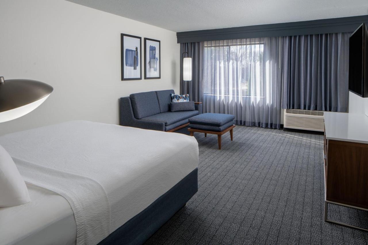 Courtyard By Marriott Decatur Hotel Buitenkant foto